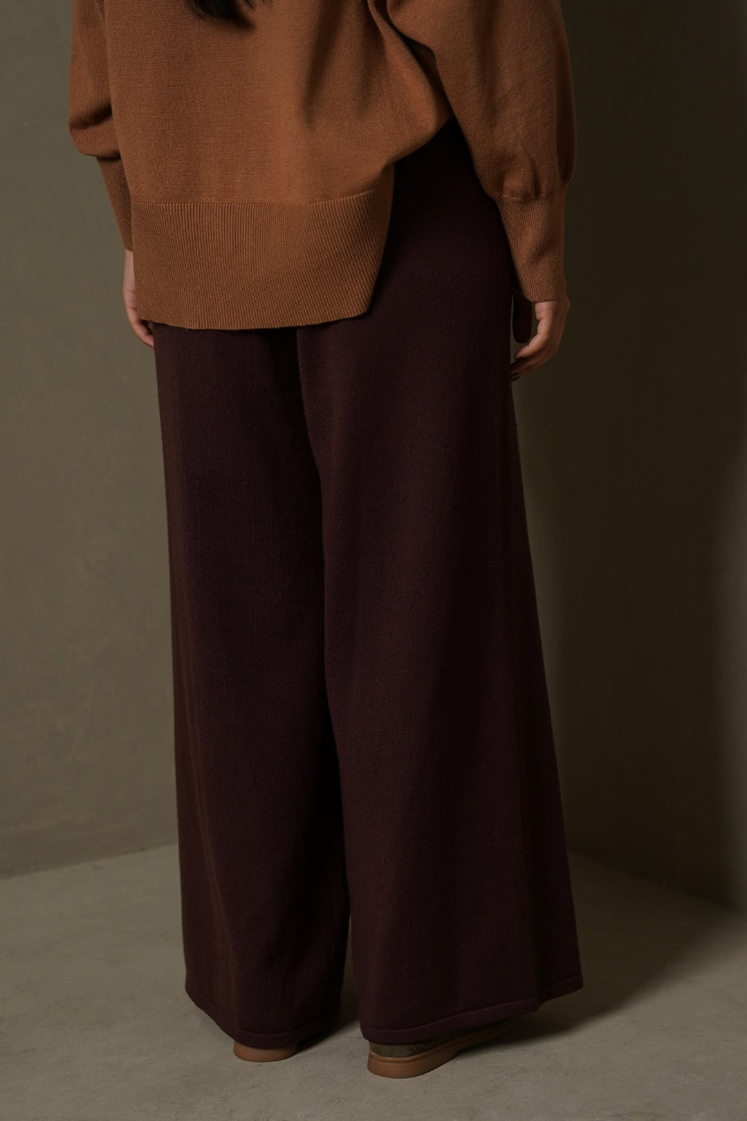 DARK BROWN FLOWY KNIT TROUSERS