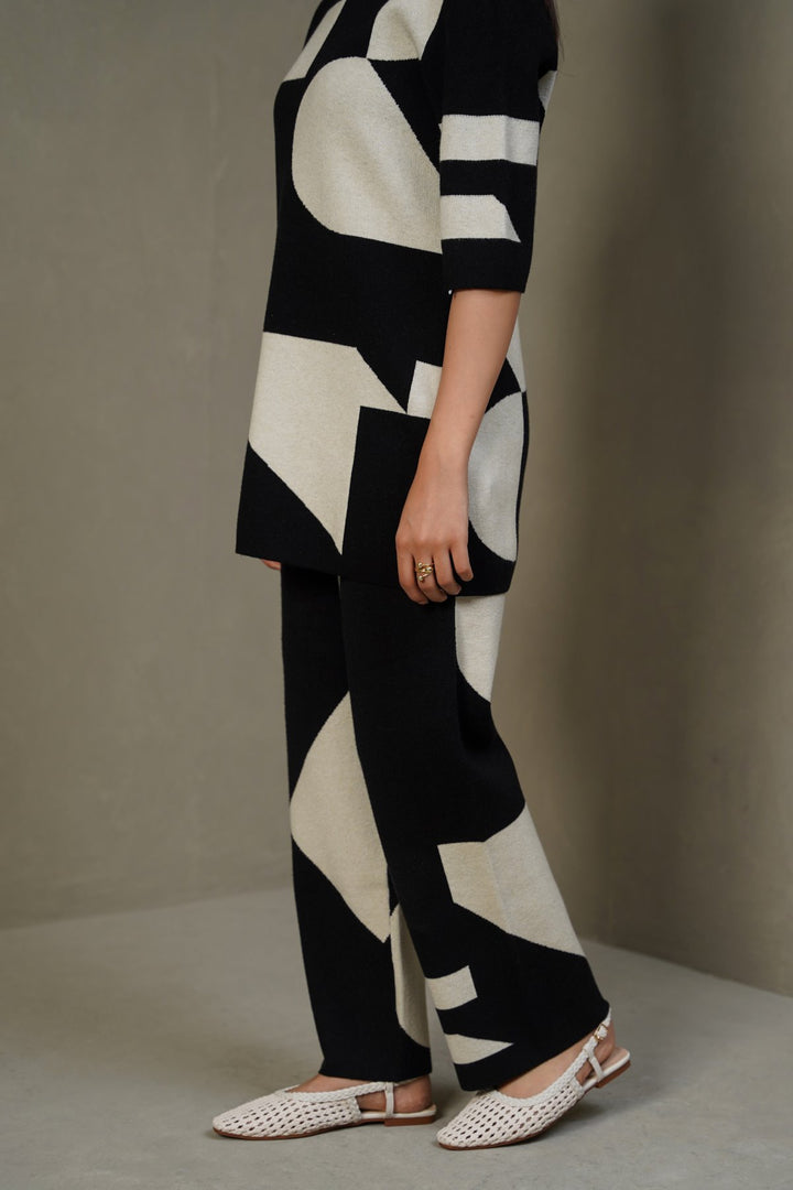 BLACK CREAM COLORBLOCK SWEATER PANTS