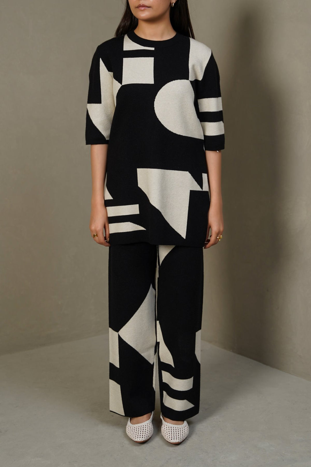 BLACK CREAM COLORBLOCK SWEATER PANTS