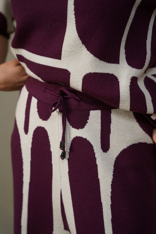 BURGUNDY CREAM COLORBLOCK SWEATER PANTS