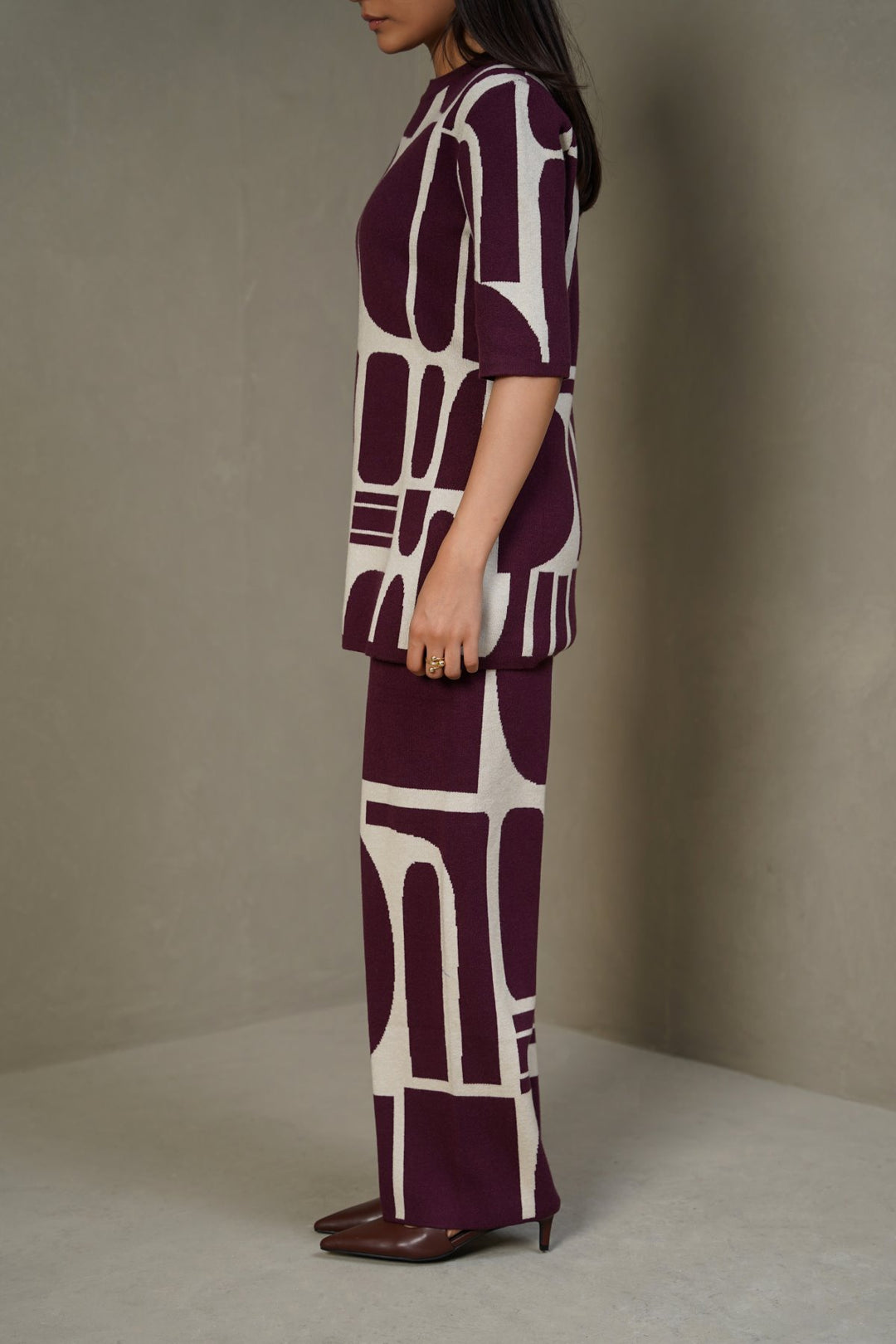 BURGUNDY CREAM COLORBLOCK SWEATER PANTS