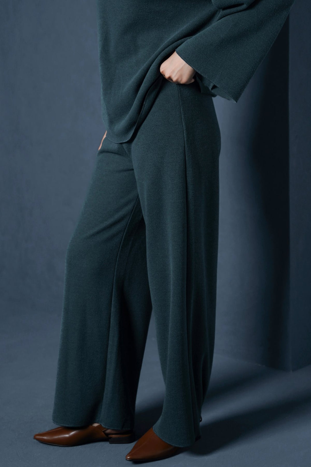 DARK GREEN RETREAT SWEATPANTS