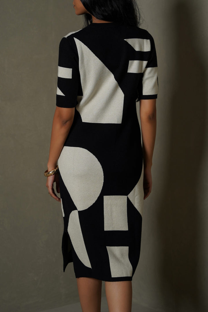 BLACK CREAM COLORBLOCK SWEATER DRESS
