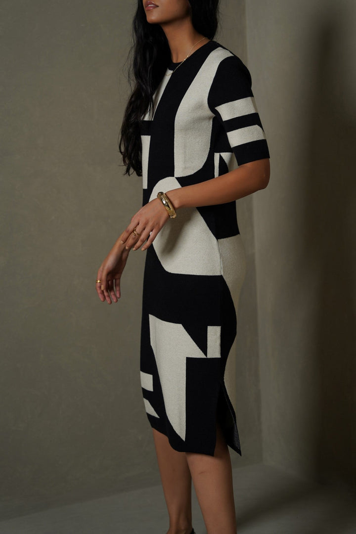 BLACK CREAM COLORBLOCK SWEATER DRESS