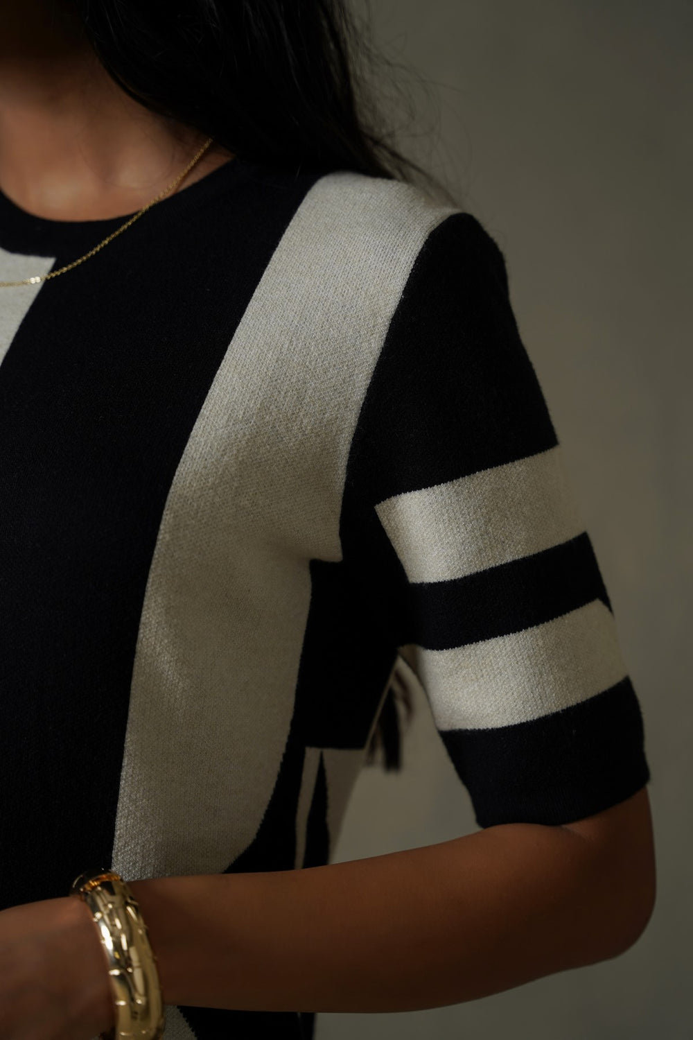 BLACK CREAM COLORBLOCK SWEATER DRESS