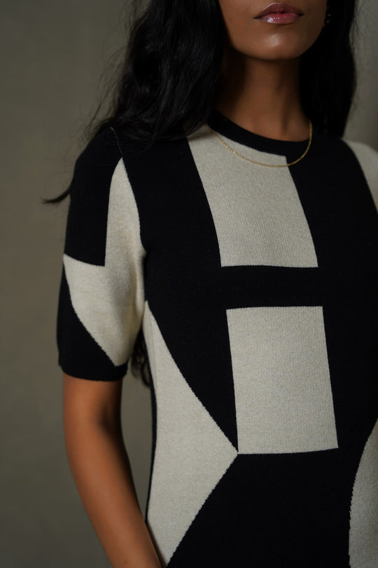 BLACK CREAM COLORBLOCK SWEATER DRESS