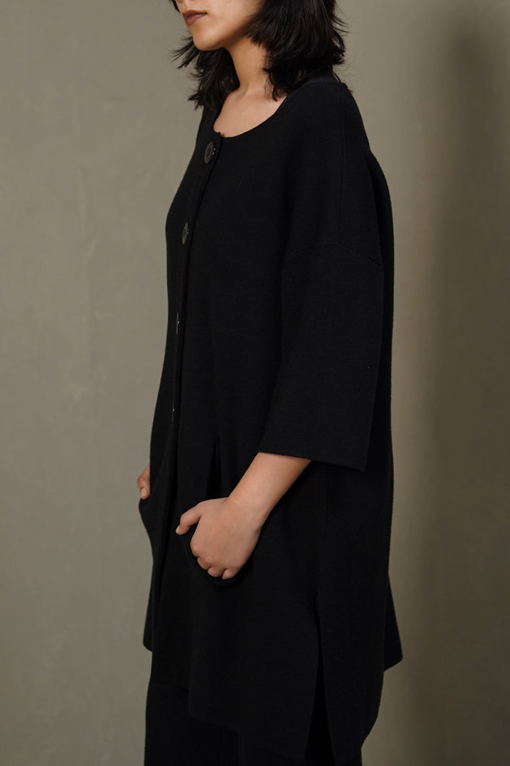 BLACK BUTTON KNIT CARDIGAN