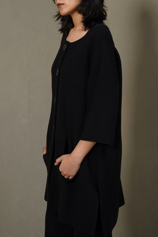 BLACK BUTTON KNIT CARDIGAN