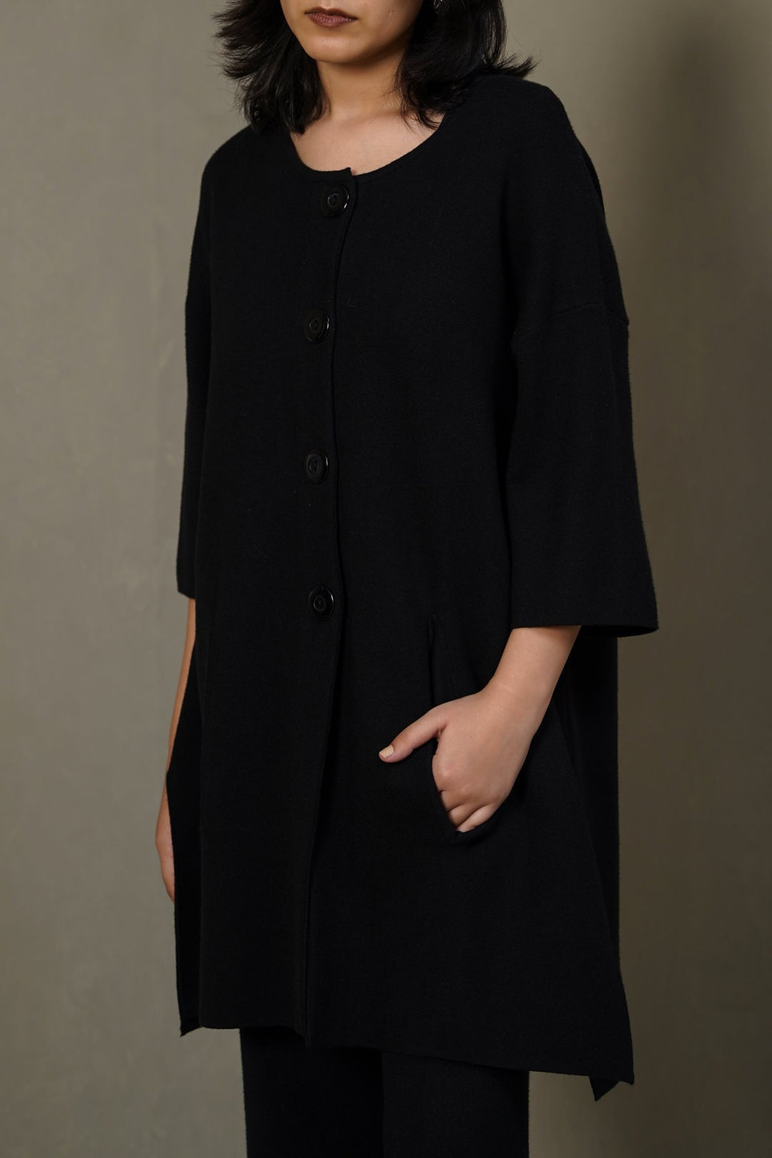 BLACK BUTTON KNIT CARDIGAN