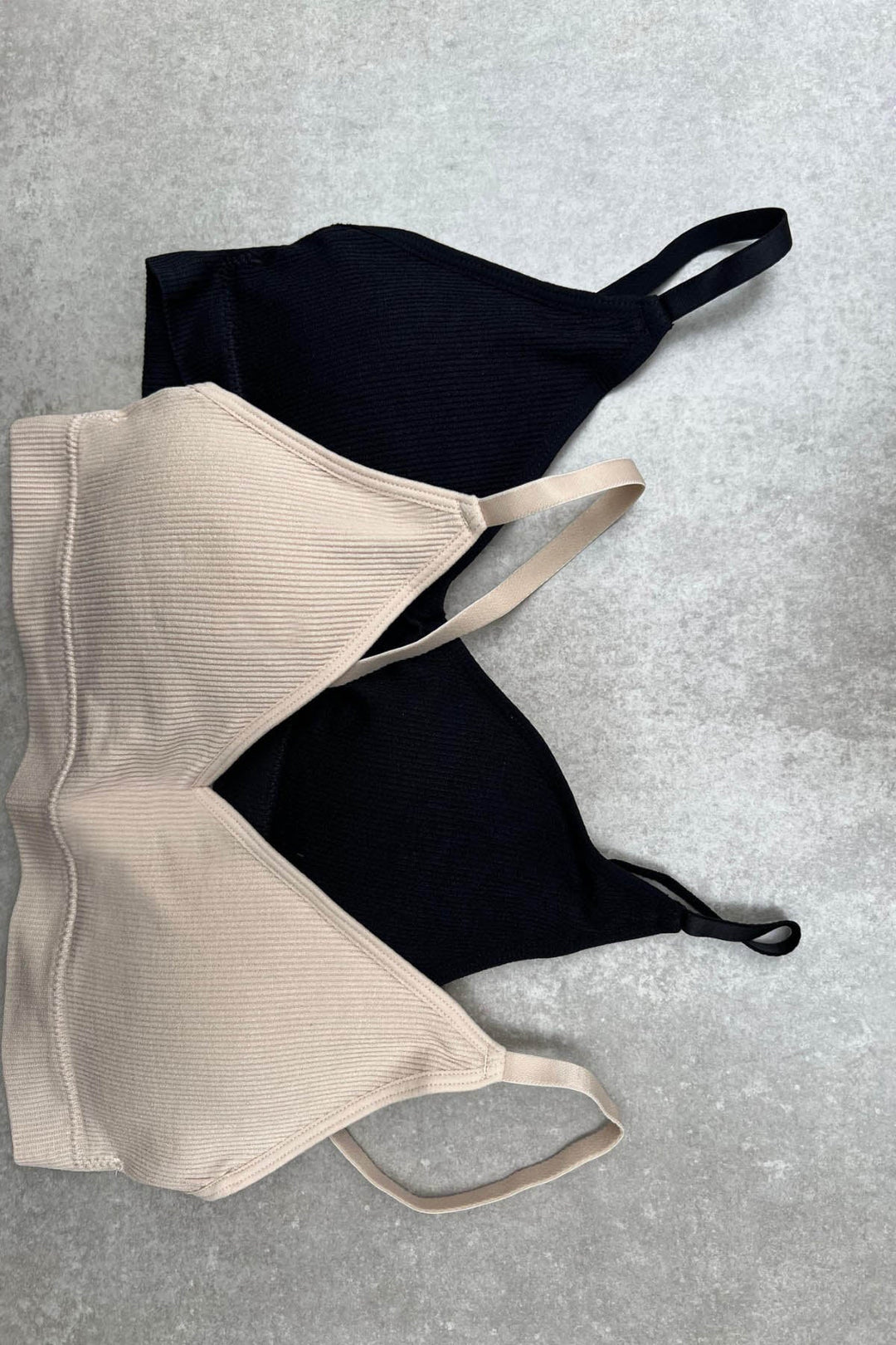 BLACK RIBBED NON-WIRED BRA