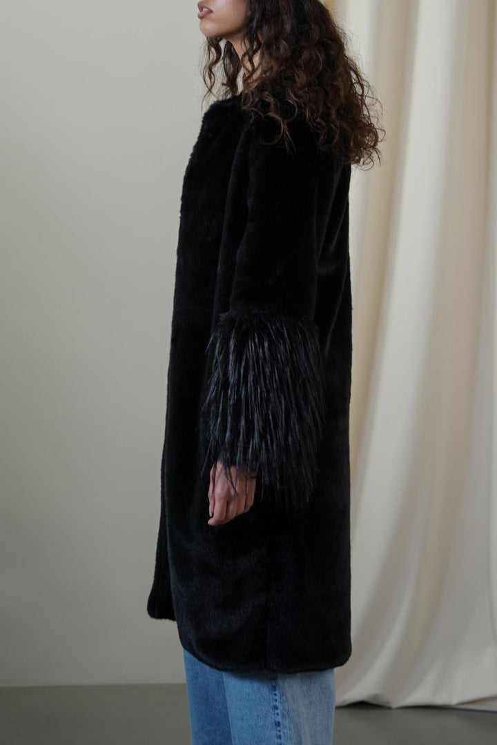 BLACK LONGLINE FEATHERED FUR COAT