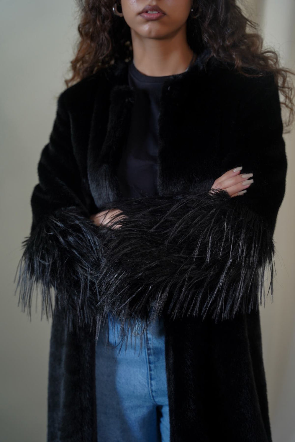 BLACK LONGLINE FEATHERED FUR COAT