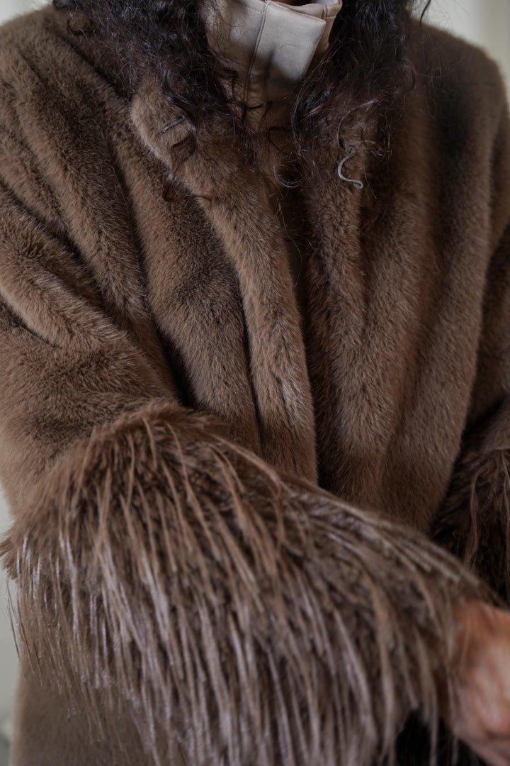COFFEE LONGLINE FEATHERED FUR COAT