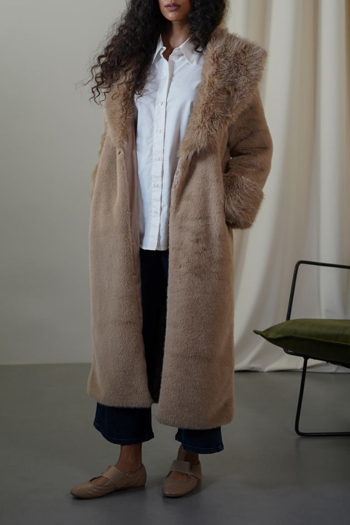 BROWN MOB WIFE FUR COAT