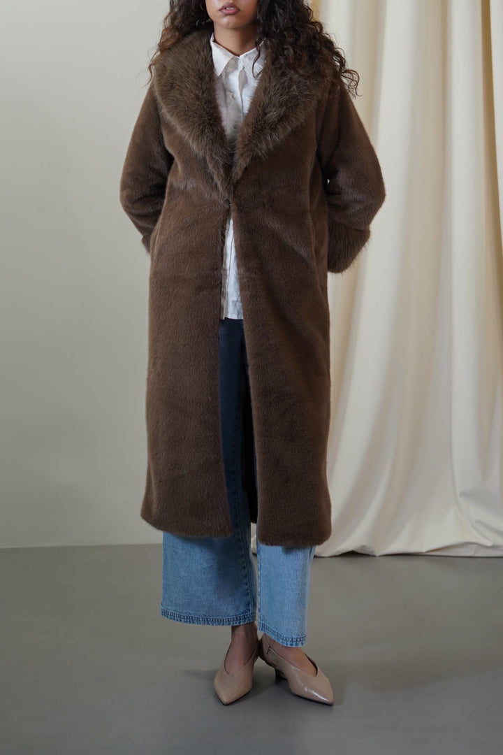 COFFEE MOB WIFE FUR COAT