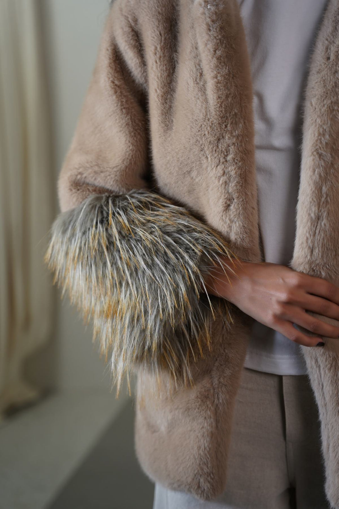 KHAKI MIDI FEATHERED FUR COAT