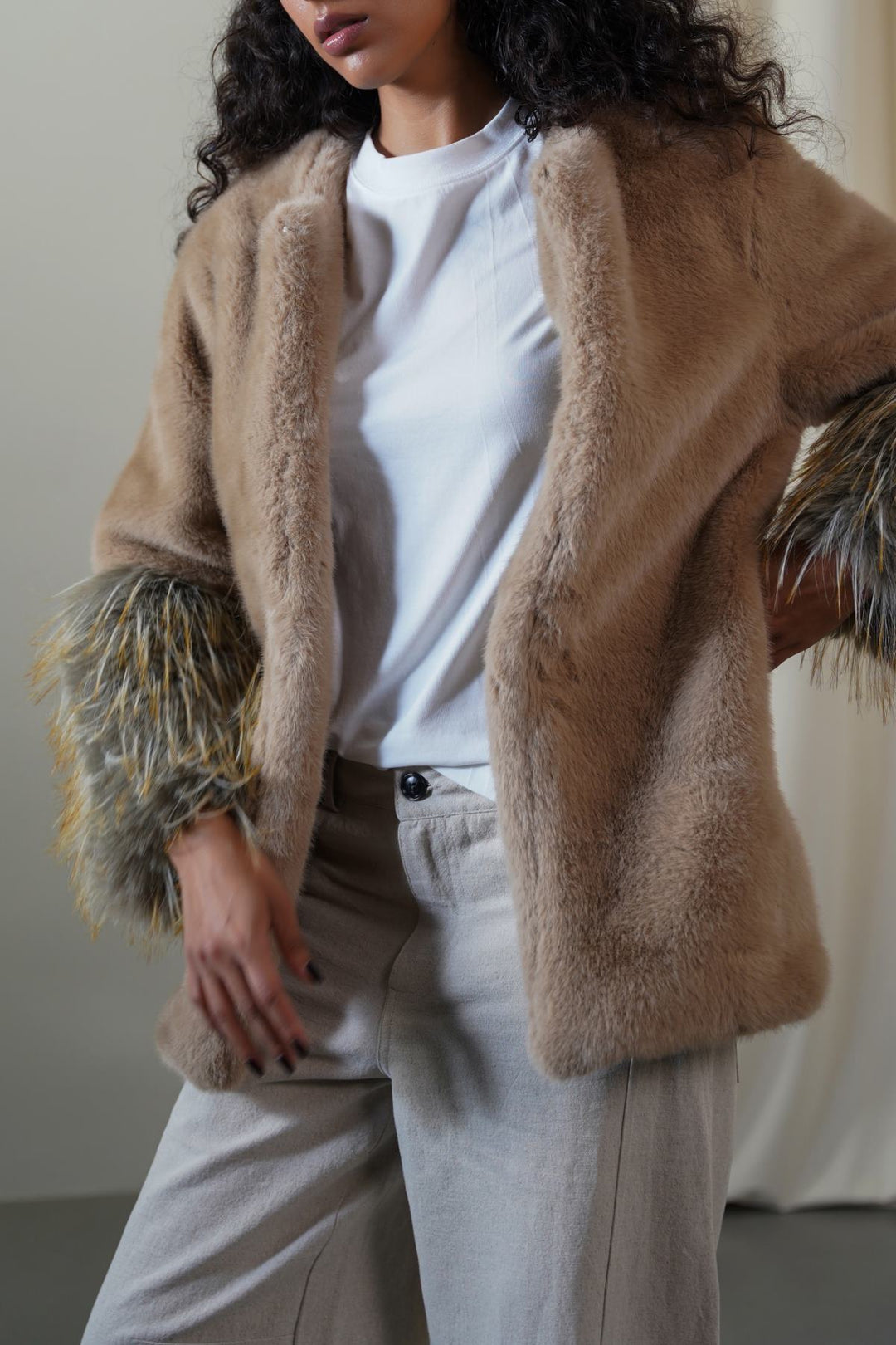 KHAKI MIDI FEATHERED FUR COAT