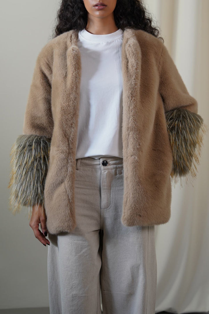 KHAKI MIDI FEATHERED FUR COAT