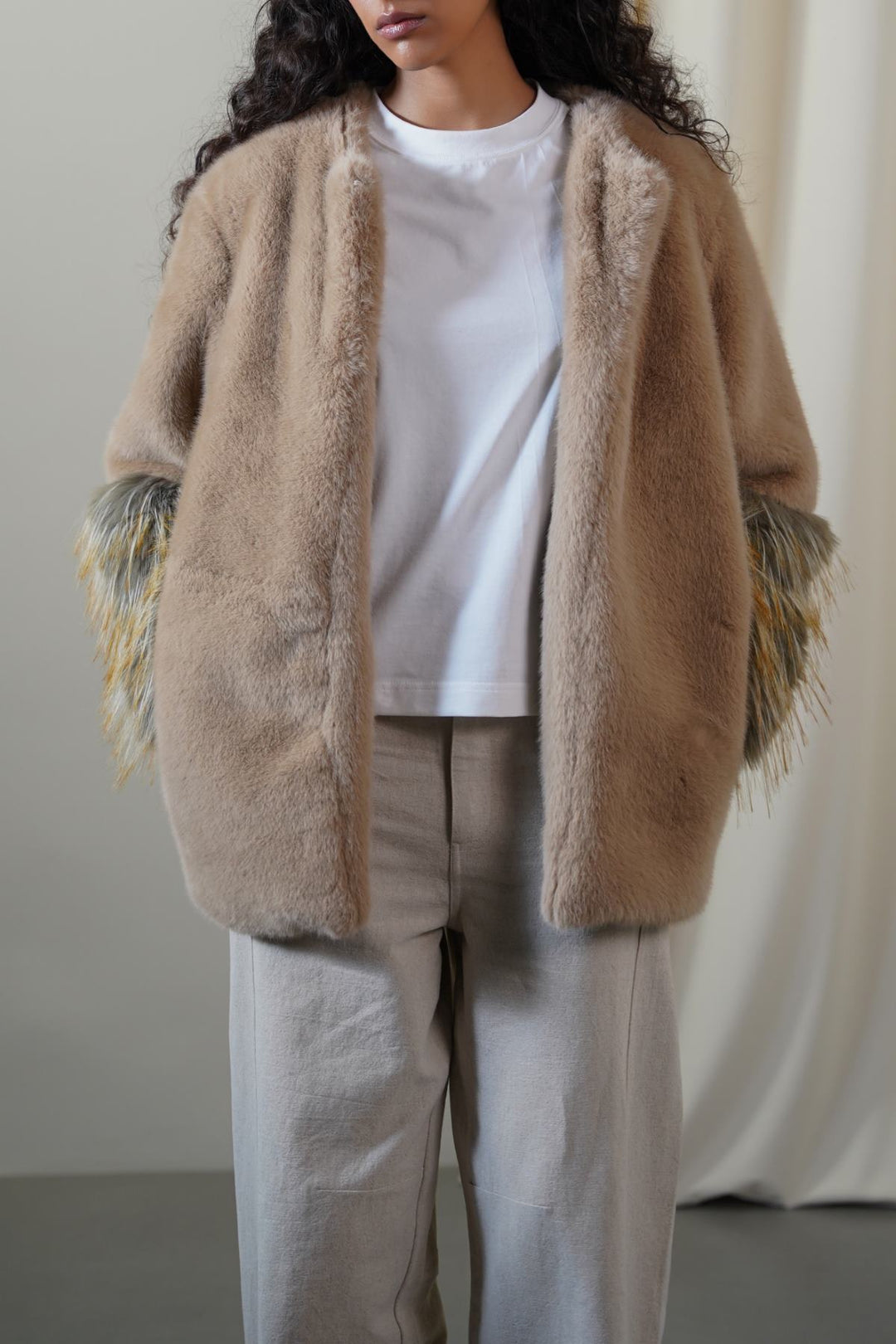 KHAKI MIDI FEATHERED FUR COAT