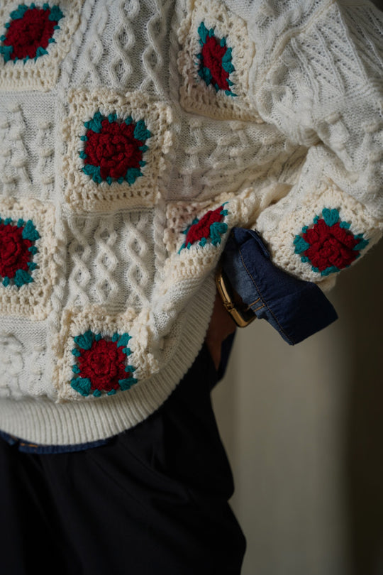 CREAM ROSE CROCHET SWEATER