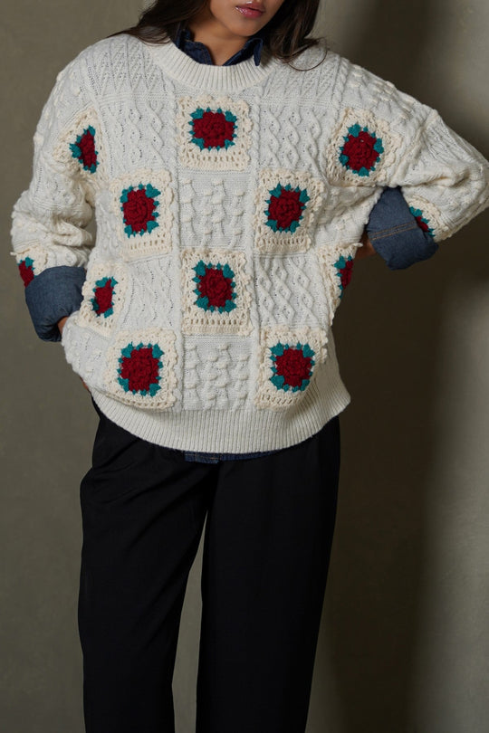 CREAM ROSE CROCHET SWEATER