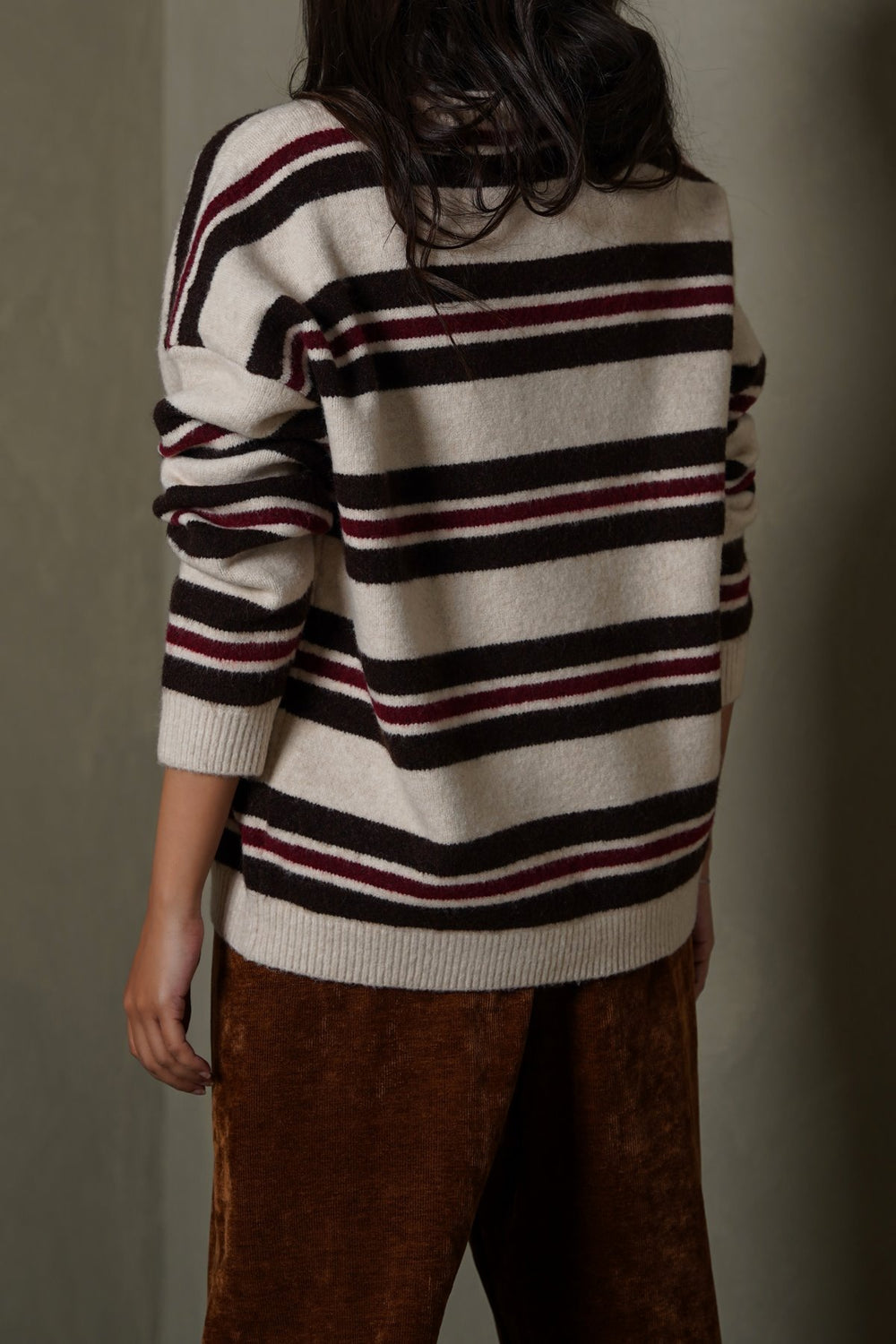 WHITE BROWN CAMPUS STRIPE SWEATER