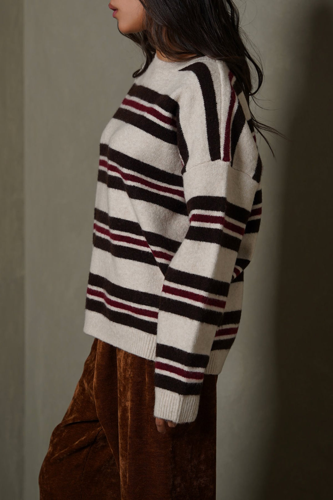 WHITE BROWN CAMPUS STRIPE SWEATER