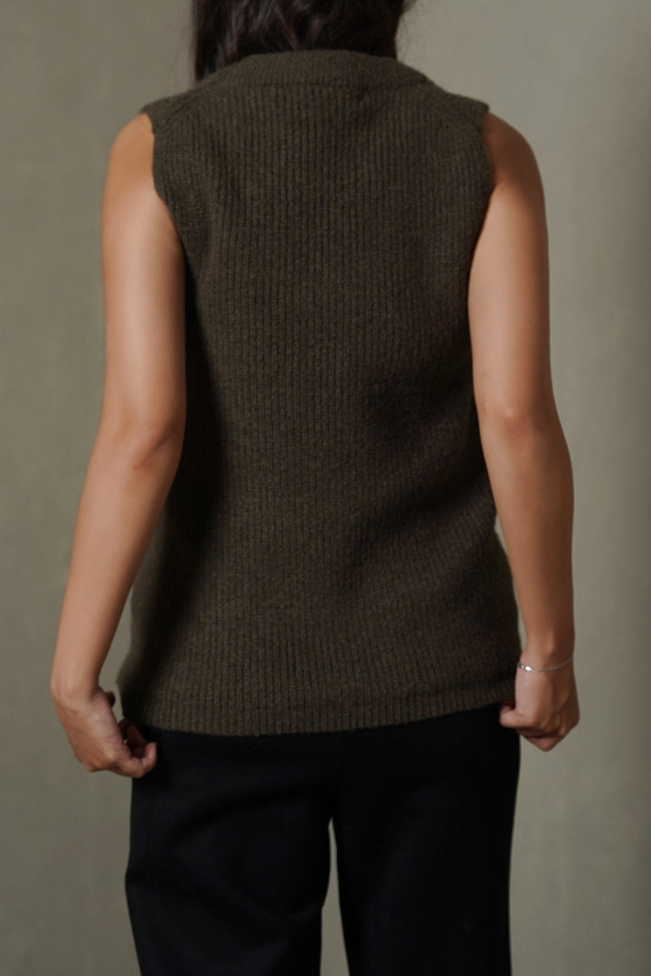 GREEN U-NECK SWEATER VEST
