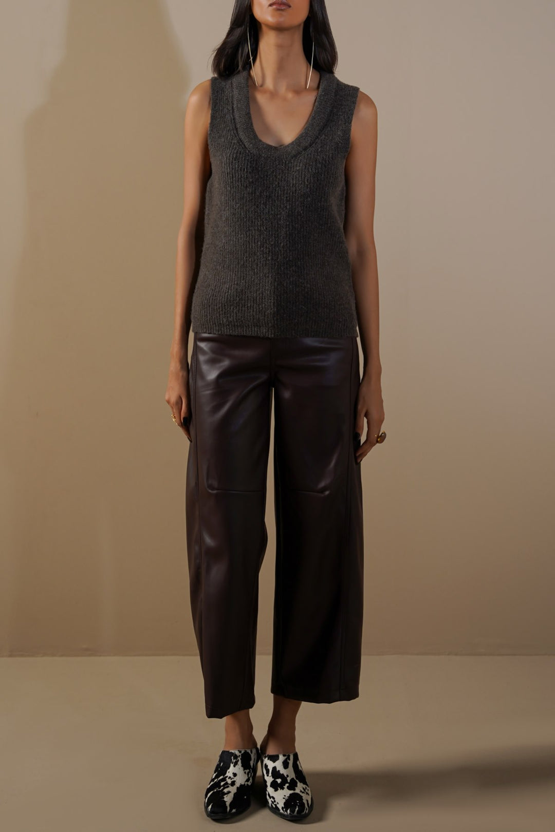 U-NECK SWEATER VEST