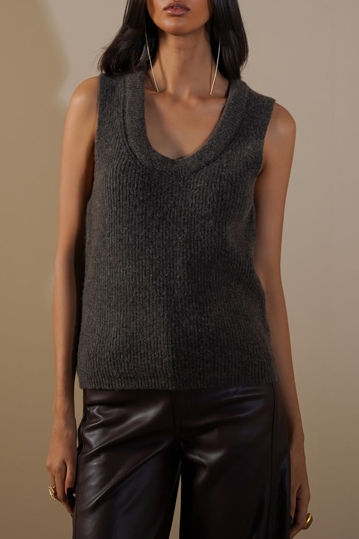 U-NECK SWEATER VEST