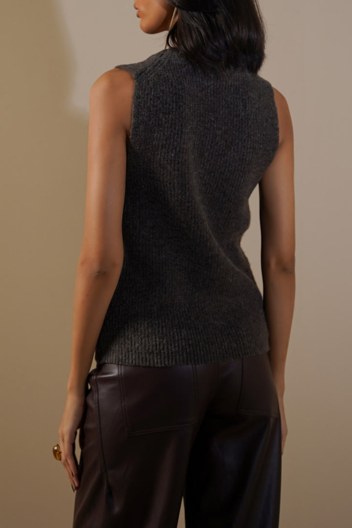 U-NECK SWEATER VEST