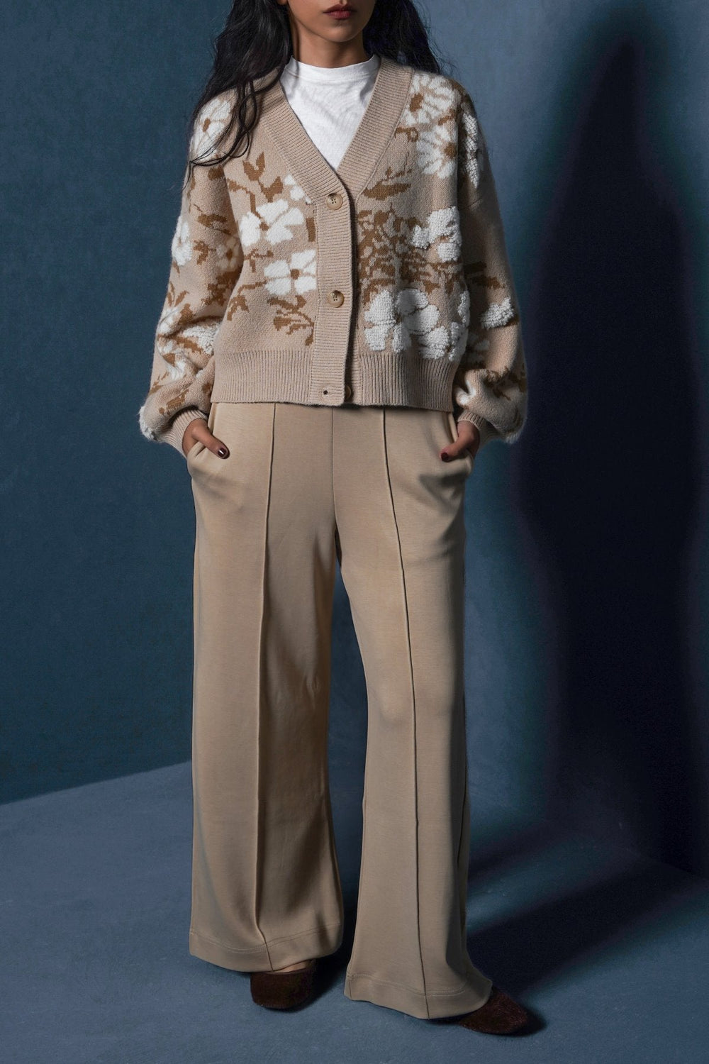 BEIGE AUTUMN SHORT CARDIGAN