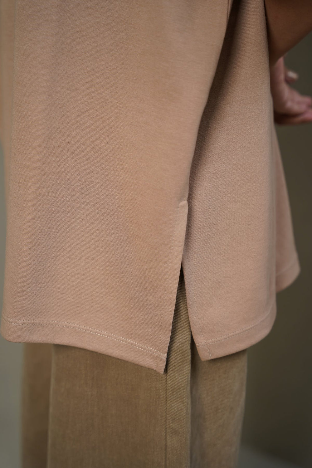KHAKI OVERSIZED TEE