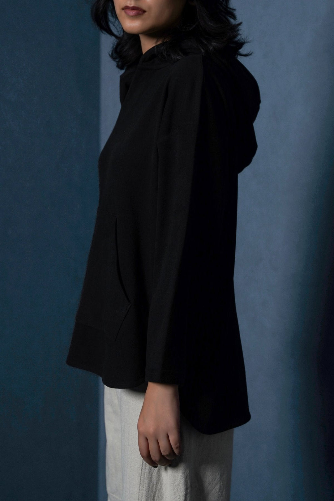 BLACK LOUNGE V-NECK HOODIE