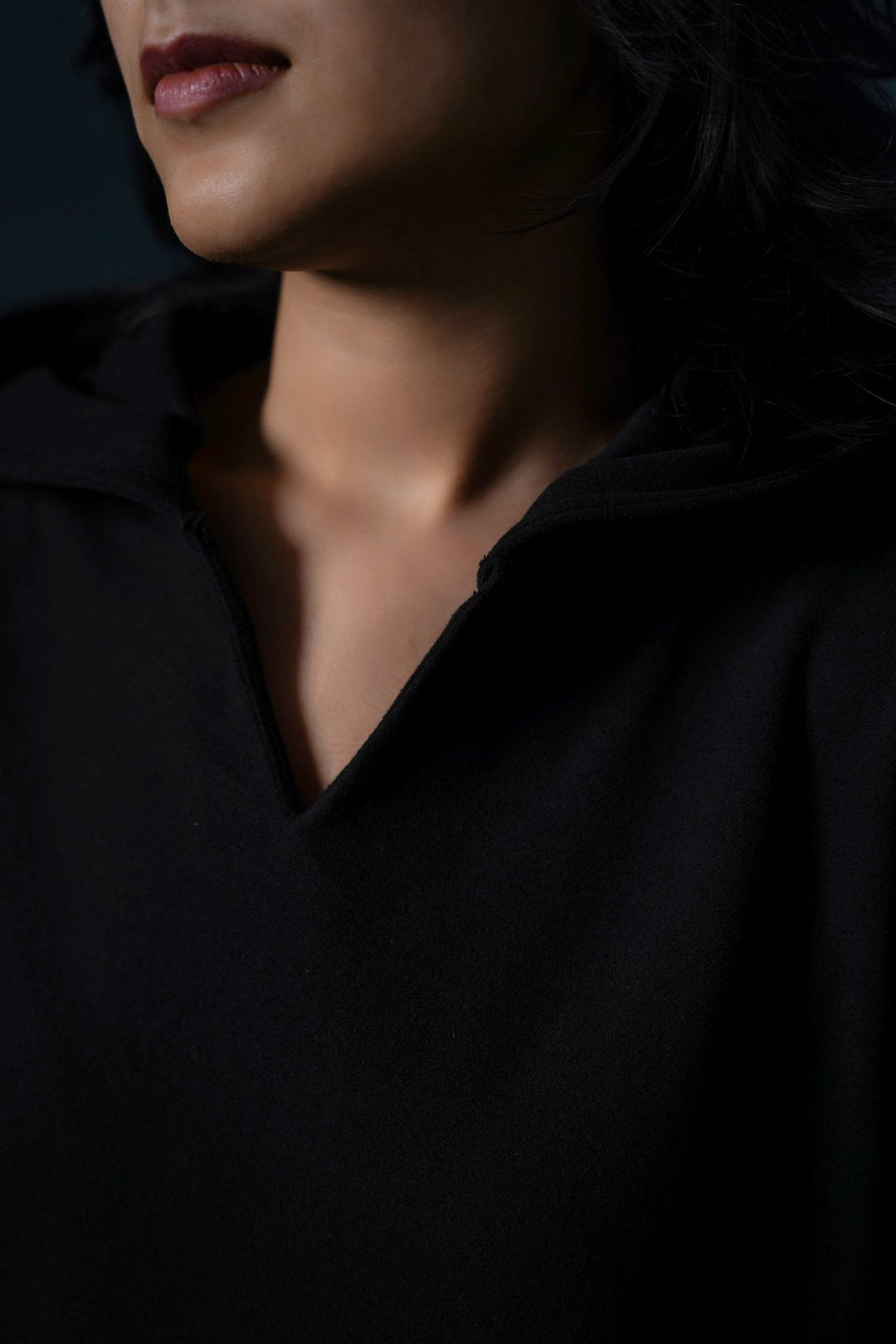 BLACK LOUNGE V-NECK HOODIE