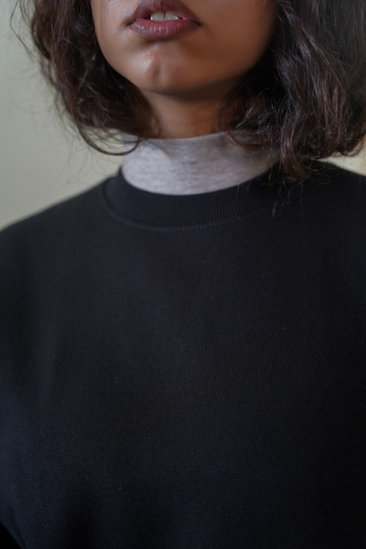 BLACK CLASSIC SWEATSHIRT