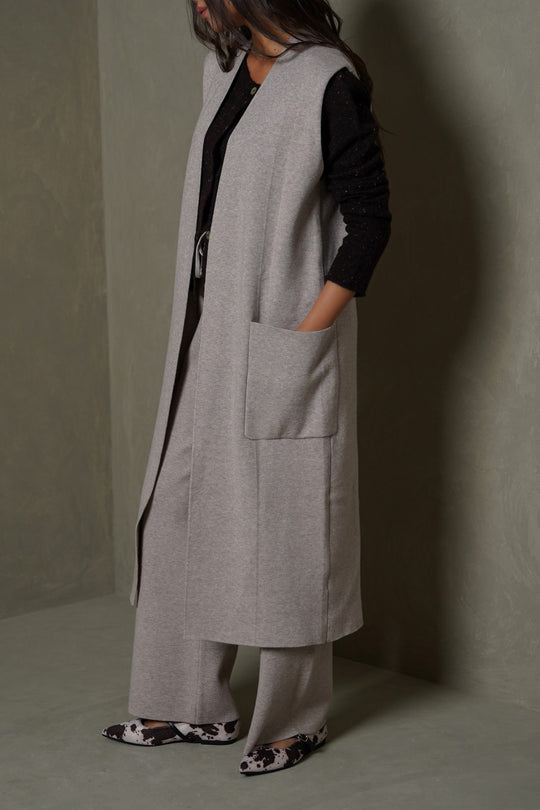BEIGE WEEKEND SLEEVELESS CARDIGAN