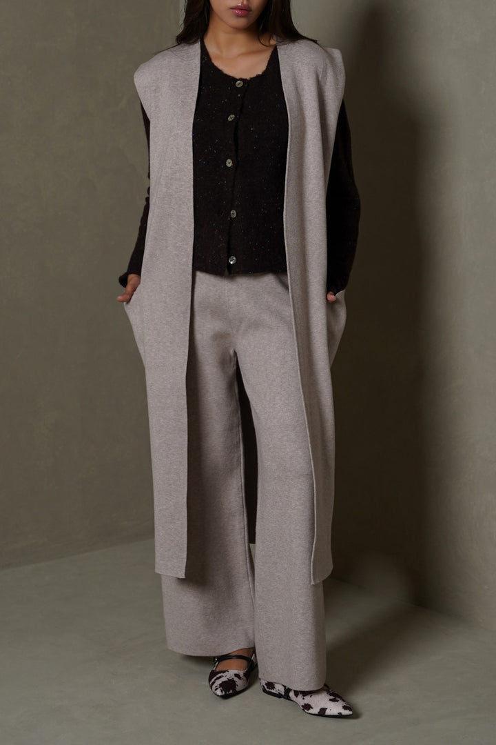 BEIGE WEEKEND SLEEVELESS CARDIGAN