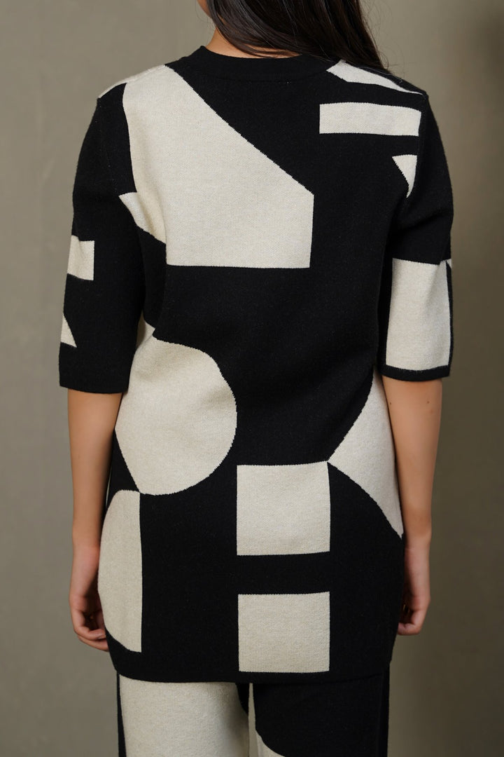 BLACK CREAM COLORBLOCK SWEATER