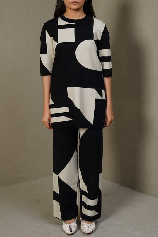 BLACK CREAM COLORBLOCK SWEATER