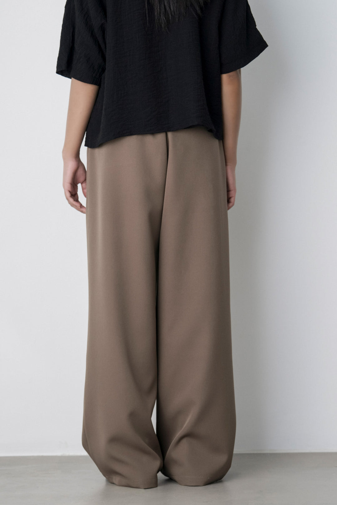 ESSENTIAL TAILORED PANTS