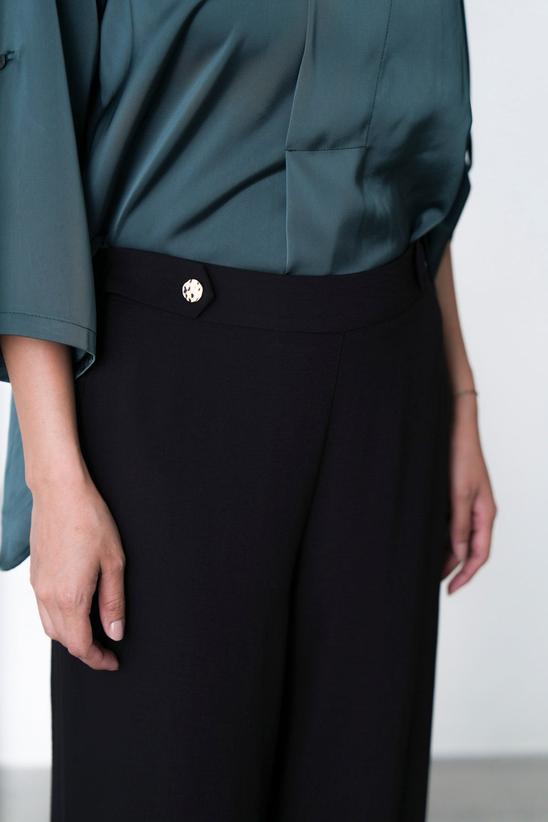 BLACK KNIT TAILORED PANTS