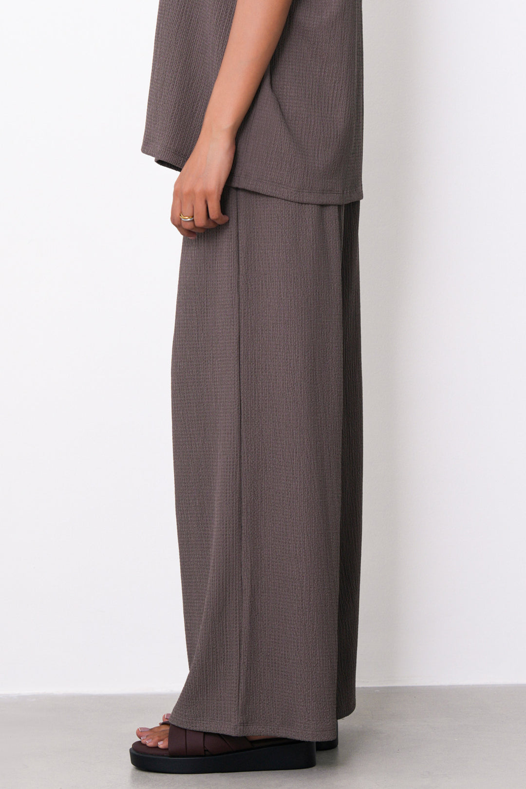 BROWN TEXTURED PANTS