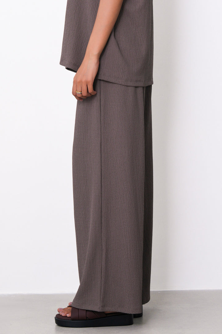 BROWN TEXTURED PANTS