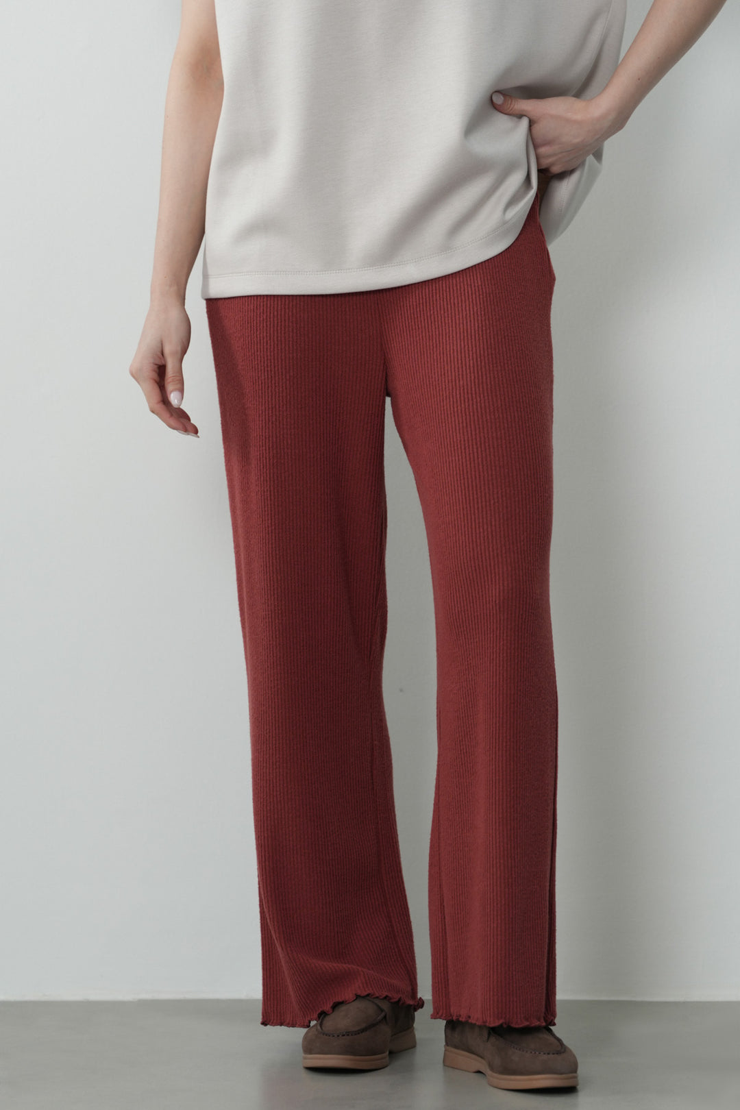 FLUTTER KNIT PANTS