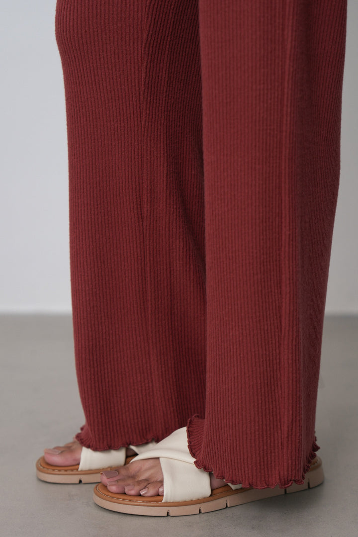 FLUTTER KNIT PANTS
