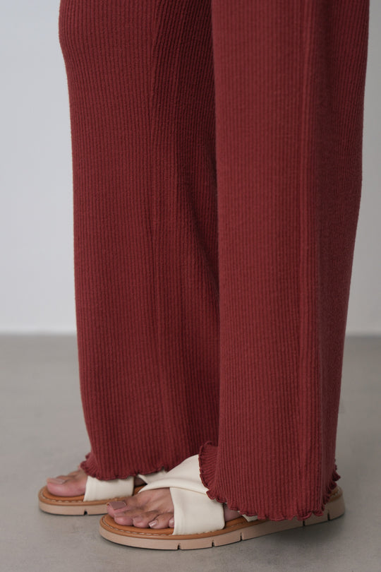 FLUTTER KNIT PANTS