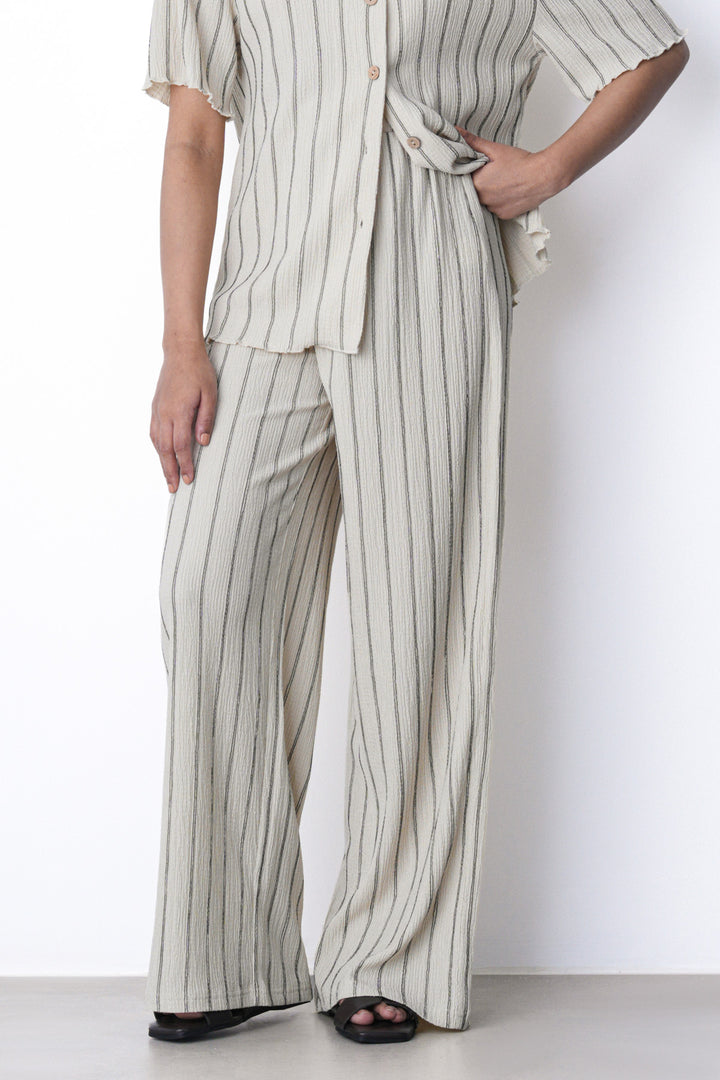 WHITE STRIPPED PANTS