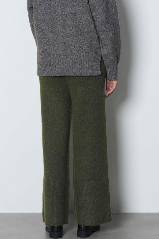 PULL ON PANTS