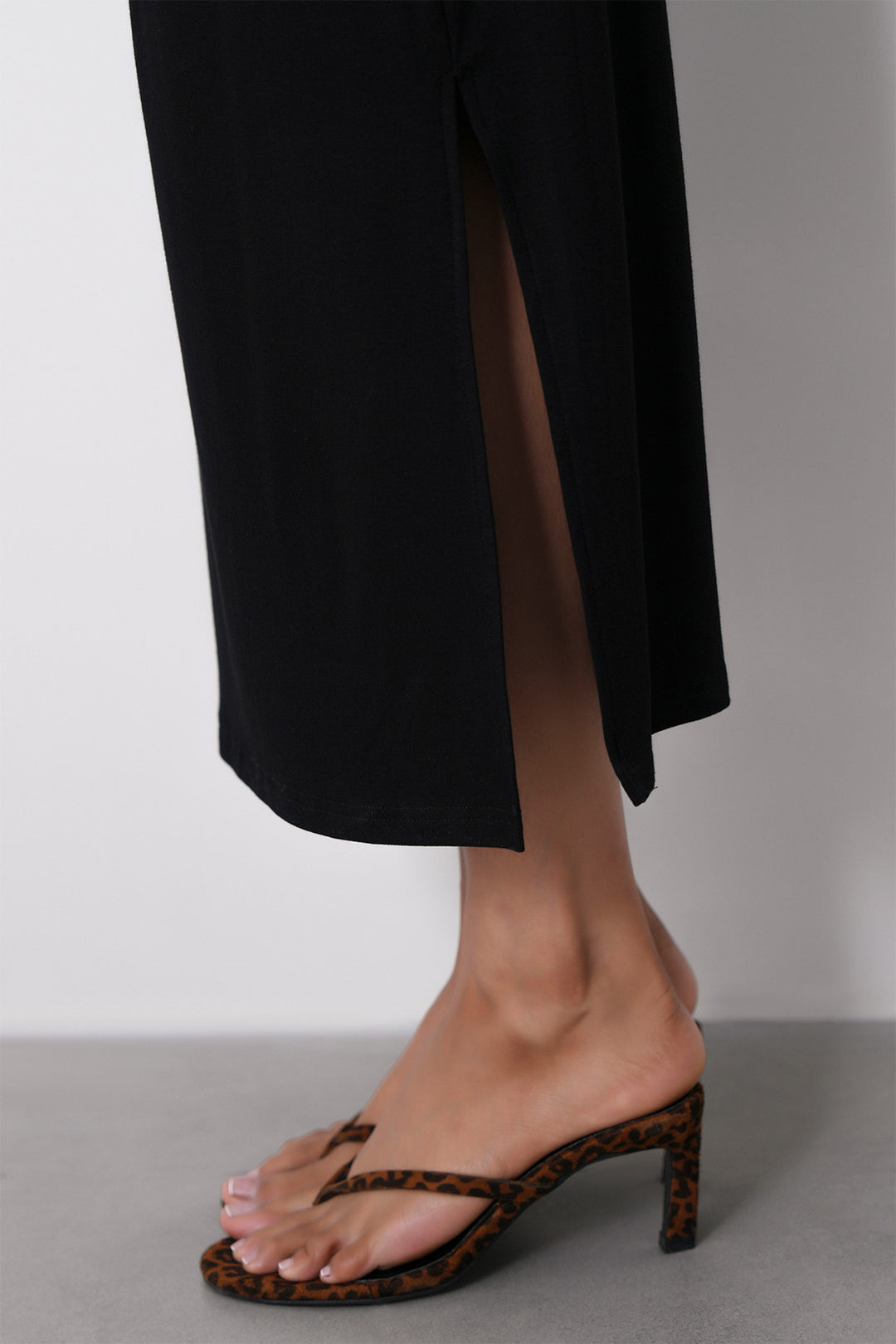 BLACK SCOOP NECK DRESS